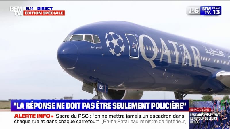 Sacre du PSG: les images de l'avion des joueurs du club parisien à l'aéroport Roissy-Charles de Gaulle