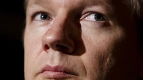 La Haute Cour de Londres a confirmé en appel la décision de libérer sous caution le fondateur de WikiLeaks, Julian Assange, que la justice suédoise souhaite entendre sur des accusations d'agression sexuelle. /Photo prise le 4 novembre 2010/REUTERS/Valenti