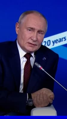 Vladimir Poutine félicite Donald Trump pour sa victoire et se dit prêt à discuter avec lui 