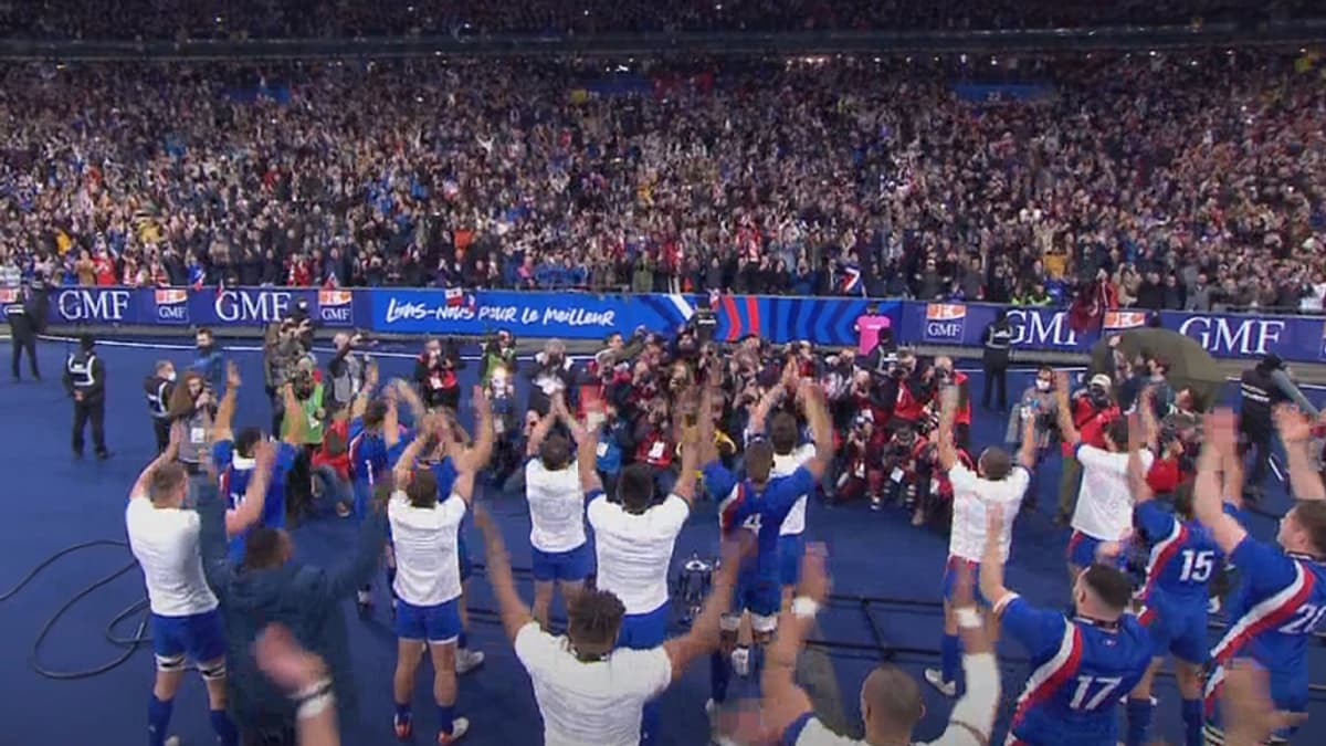 Le clapping géant des Bleus dans un stade de France conquis Le clapping géant des Bleus dans un stade de France conquis