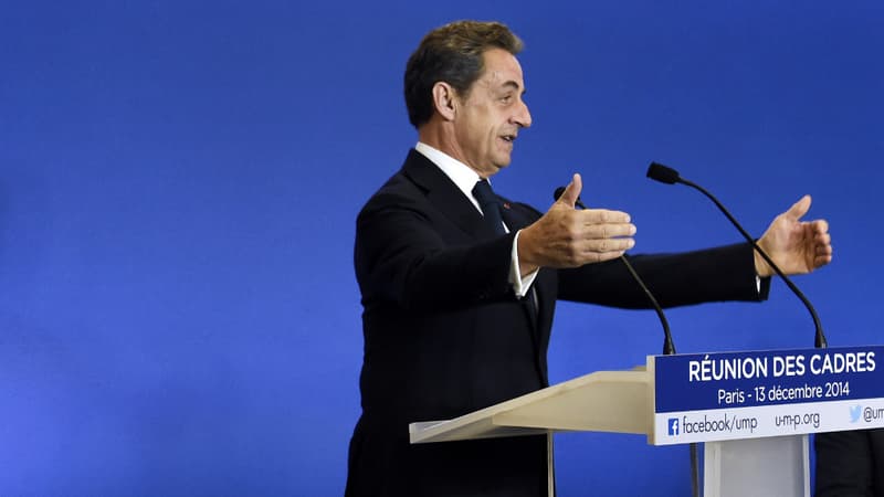Le président de l'UMP Nicolas Sarkozy s'adresse aux cadres du parti lors d'une réunion au siège, le 13 décembre 2014.