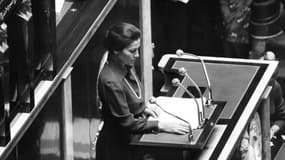 Simone Veil, à la tribune de l'Assemblée nationale en 1974.