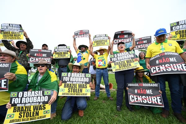 Des partisans de Jair Bolsonaro contestent la victoire de Lula, à Brasilia le 30 décembre 2022