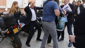 Éric Zemmour après avoir été la cible de jets d'oeufs à Ajaccio, en Corse du Sud, le 4 mai 2024