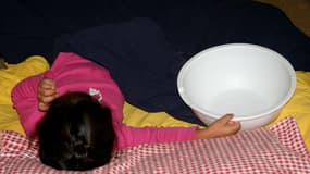 En cas de gastroentérite, il faut veiller à ce que les enfants maintiennent un bon niveau d'hydratation. (Illustration)
