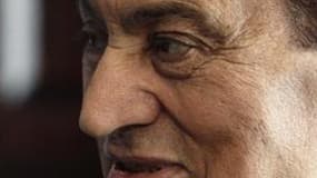 L'ancien président Hosni Moubarak, renversé le 11 février par une révolution de rue, est sorti de son silence pour rejeter en bloc les accusations de corruption portées contre lui et sa famille. Le parquet a peu après annoncé dans un communiqué sa convoca
