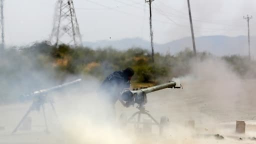 Un combattant de la milice Fajr Libya lors d'affrontements à Bir al-Ghanam, le 19 mars 2015