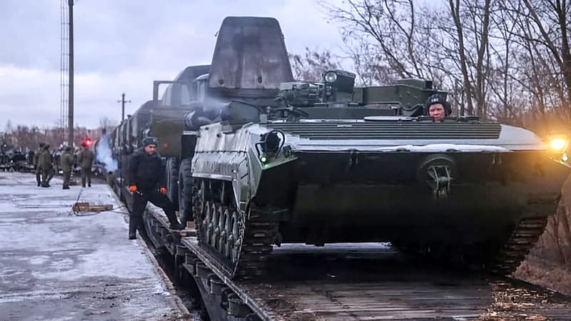 Des soldats russes rejoignent un exercice en Biélorussie.