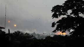 Explosions à Abidjan lors d'une attaque des forces de l'Onu en Côte d'Ivoire (Onuci) et de l'armée française. Le porte-parole de l'état-major français a annoncé que des hélicoptères de la force française Licorne avaient ouvert le feu dans la soirée de lun