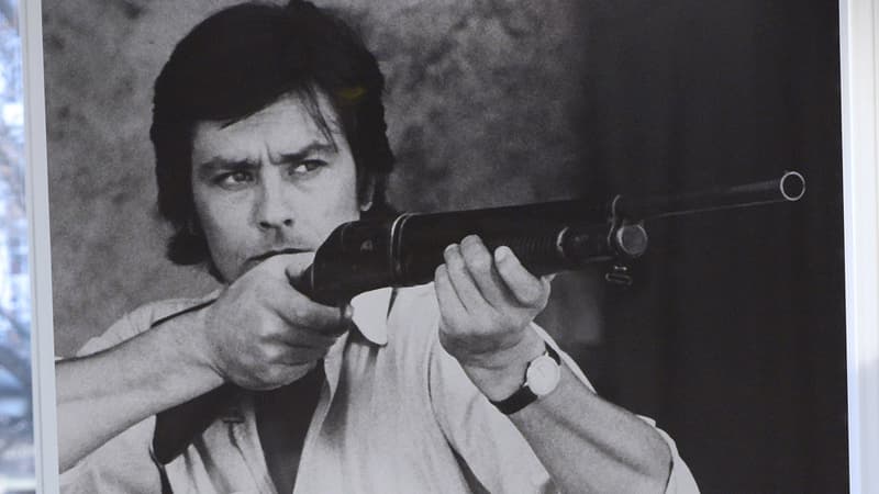 Alain Delon met aux enchères certaines armes avec lesquelles il a joué des rôles au cinéma.