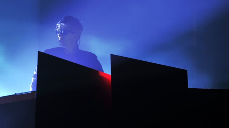 Le DJ français Kavinsky lors du Printemps de Bourges en 2014.