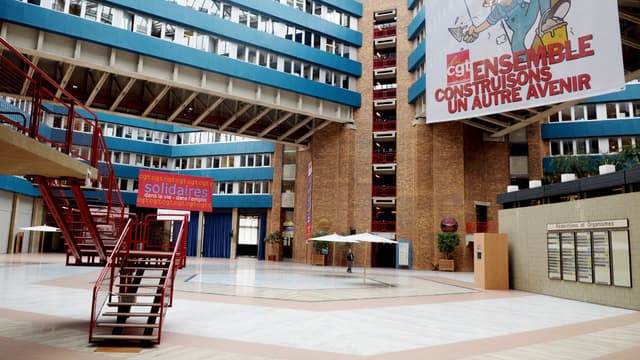 Vue prise le 18 avril 2008 à Montreuil, de l'intérieur du siège de la CGT.