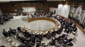 Le Conseil de sécurité des Nations unies s'est réuni en urgence dans la nuit de mercredi à jeudi pour discuter des raids israéliens contre la bande de Gaza, mais sans finalement prendre de décision, alors que l'Etat juif a menacé d'accroître son offensive