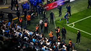 Neymar sous protection lors du match OM-PSG