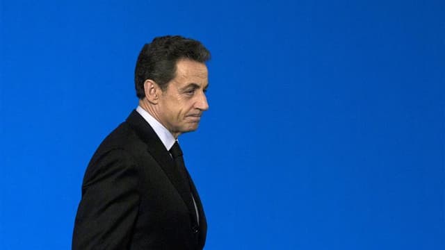 François Hollande serait en tête pour le premier tour de la présidentielle de 2012 avec 31%, suivi de près par Nicolas Sarkozy (28%) qui serait toutefois sévèrement battu au second tour (40-60), selon un sondage TNS-Sofres. /Photo prise le 25 novembre 201