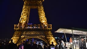 Un mur de 2,5 mètres en verre devrait être construit à l'automne autour de la Tour Eiffel.