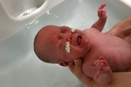 Photo non datée du bébé qui pesait 268 grammes à sa naissances, divulguée par l'Hôpital universitaire Keio de Tokyo le 27 février 2019 Photo non datée du bébé qui pesait 268 grammes à sa naissances, divulguée par l'Hôpital universitaire Keio de Tokyo le 27 février 2019