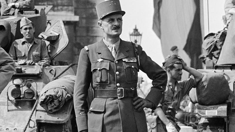 Le général Leclerc attend de pouvoir défiler sur les Champs-Elysées, le 26 août 1944.