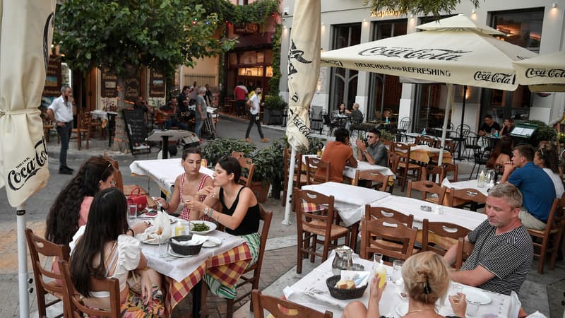 Terrasses de restaurants à Athènes le 7 juillet 2021