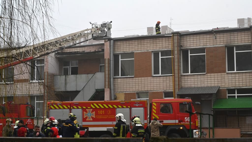 L'école maternelle de Brovary après le crash d'un hélicoptère, le 18 janvier 2023 L'école maternelle de Brovary après le crash d'un hélicoptère, le 18 janvier 2023