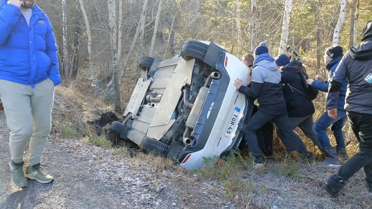 Les ouvreurs de Sébastien Ogier ont connu une matinée perturbée, ce vendredi 26 janvier