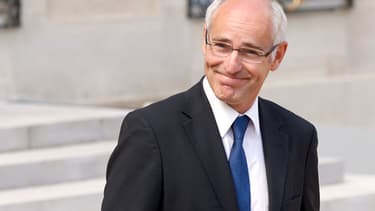Le ministre délégué en charge de la Formation professionnelle et de l’Apprentissage Thierry Repentin veut que les collectivités locales soient obligées d'embaucher un certain quota de jeunes en alternance.