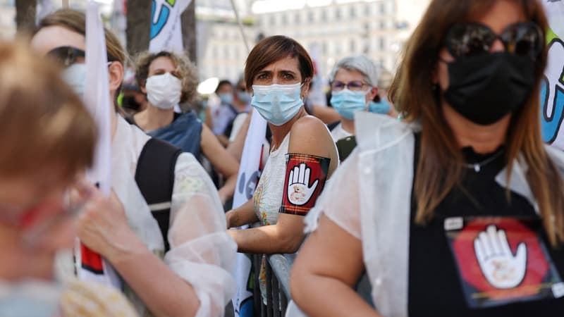 Des infirmières scolaires ont manifesté jeudi à Paris pour réclamer des revalorisations salariales et recrutements de personnel