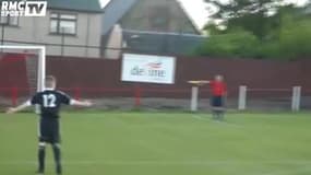Le gardien croit avoir arrêté le ballon sur penalty… il n’en est rien