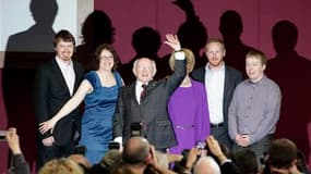 Michael D. Higgins, ex-ministre de la Culture et membre du Parti travailliste qui fait partie du gouvernement de coalition, a remporté officiellement samedi l'élection présidentielle irlandaise, accédant ainsi à une fonction essentiellement honorifique. /