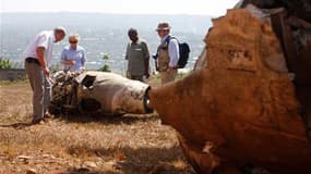 Des juges français inspectent les vestiges du Falcon 50 de l'ancien président rwandais hutu Juvenal Habyarimana abattu en 1994, à l'origine du génocide. Selon le procureur de la République Xavier-Rolai présent au Rwanda, le rapport de l'enquête pourrait ê