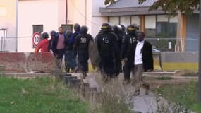 Policiers attaqués: "Les policiers qui pensent à se défendre ont peur des conséquences"