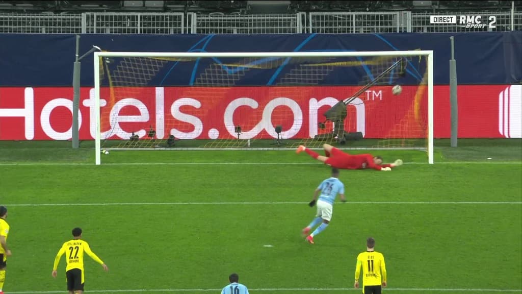 Mahrez n'a pas tremblé face à Hitz Mahrez n'a pas tremblé face à Hitz