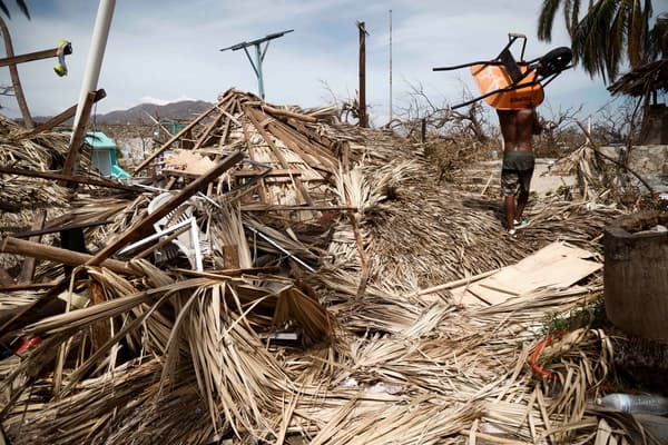 Vue des dégâts causés par le passage de l'ouragan Otis à Acapulco, État de Guerrero, Mexique, le 28 octobre 2023. Le bilan de l'ouragan d'une puissance exceptionnelle qui a frappé la station balnéaire mexicaine d'Acapulco s'est alourdi samedi à 39 morts, a annoncé le gouvernement mexicain. Ce lundi 30 octobre, il fait état de 48 morts. 