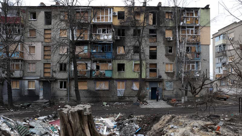 Ukraine: une ville au nord-est du pays recommande d'évacuer des civils face à une avancée russe