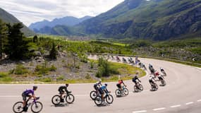 Les coureurs du Giro lors de la 16e étape, le 27 mai 2025