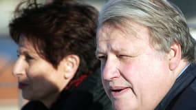 François Bernardini, maire DVG d'Istres, pose en compagnie de la première adjointe Nicole Joulia, le 13 décembre 2007 à Istres