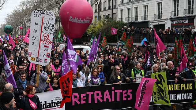 800.000 manifestants sont réunis à Paris, selon la CGT.