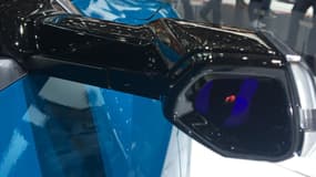 L'in des deux rétro-caméra installés sur le SUV Audi e-tron, exposé au Mondial de l'Automobile de Paris.