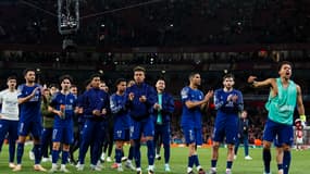 Les joueurs du PSG célèbrent leur victoire sur la pelouse d'Arsenal en demi-finale aller de Ligue des champions