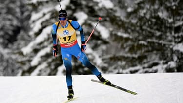 Quentin Fillon-Maillet  sur la piste du 10 km sprint de biathlon à Ruhpolding, le 13 janvier 2022 