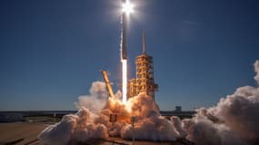La société américaine SpaceX a lancé avec succès lundi 30 octobre un satellite de communications sud-coréen à bord de sa fusée Falcon 9.