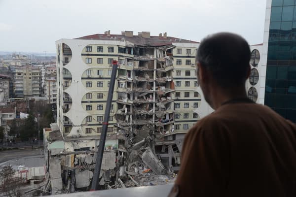 Diyarbakir, en Turquie, le 6 février 2023, après le séisme de magnitude 7,8 qui a frappé le sud-est du pays.