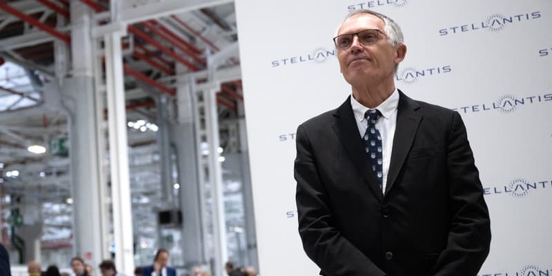 Le PDG du géant de Stellantis, Carlos Tavares, assiste à l'inauguration de l'usine d'assemblage eDCT dans l'usine Mirafiori Stellantis à Turin, le 10 avril 2024. 
