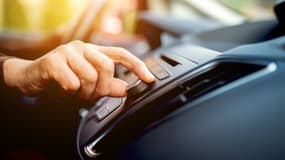 RMC désormais disponible en DAB+ sur l'axe&nbsp;Paris-Lyon-Marseille sur les autoradios compatibles