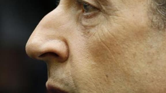 Nicolas Sarkozy a déclaré mercredi qu'il n'était pas opposé à une modification du statut pénal du chef de l'Etat même s'il a jugé que ce n'était pas une priorité. Interrogé sur France Info, le président candidat a refusé de répondre aux accusations de l'h