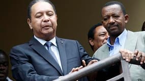 La police haïtienne a interpellé l'ancien dictateur Jean-Claude Duvalier mardi à l'hôtel de Port-au-Prince où il était descendu après un retour inopiné dans son pays. Des mouvements de défense des droits de l'homme ont réclamé l'arrestation et le jugement