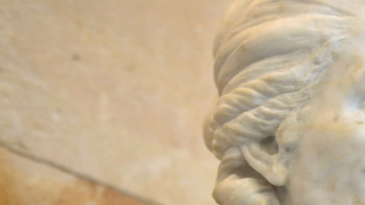 Le buste de la féministe Olympe de Gouges entre à l'Assemblée