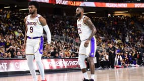Bronny et LeBron James ont joué pour la première fois ensemble avec les Los Angeles Lakers lors du match de pré-saison de NBA contre Phoenix (114-118), le 6 octobre 2024