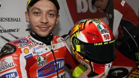Valentino Rossi a reproduit une partie du casque de Simoncelli sur son propre heaume pour cette course
