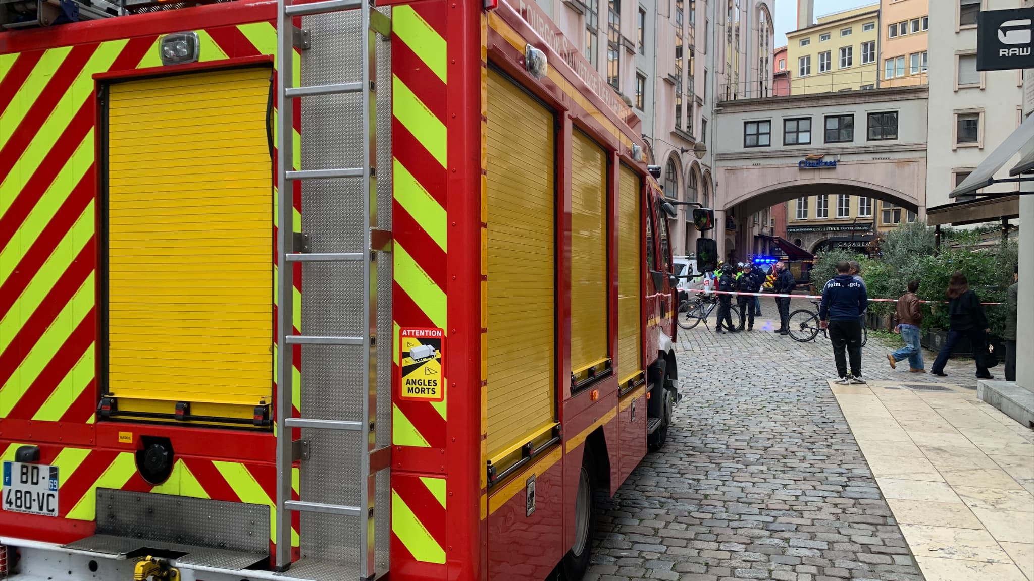 TROIS BLESSÉS DONT DEUX GRAVES APRÈS UNE EXPLOSION DANS UN RESTAURANT À LYON